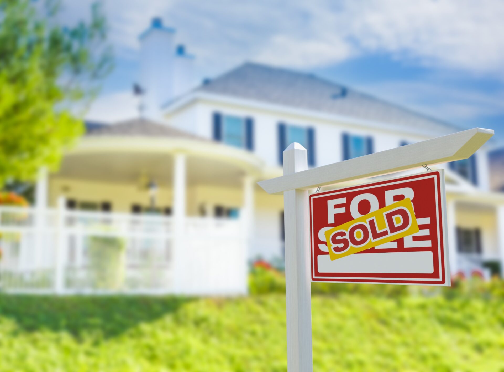 199992375_m_normal_none Salesman Discussing Real Estate to a Senior Man<br />